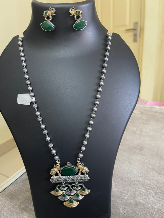 Dual Tone Set with Green monalisa stone