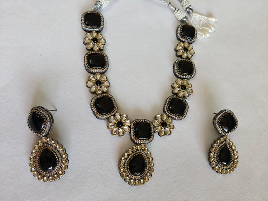 Black Monalisa Stone & Kundan Neckpiece